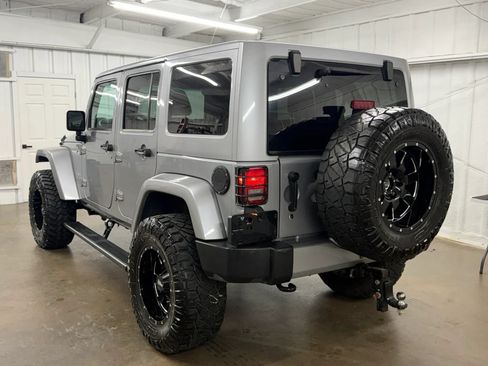 Used 2016 Jeep Wrangler Unlimited Sahara AWD/4WD image 5