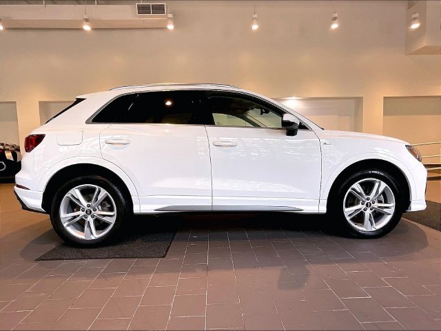 Certified 2023 Audi Q3 2.0T Premium w/ Convenience Package AWD/4WD image 9