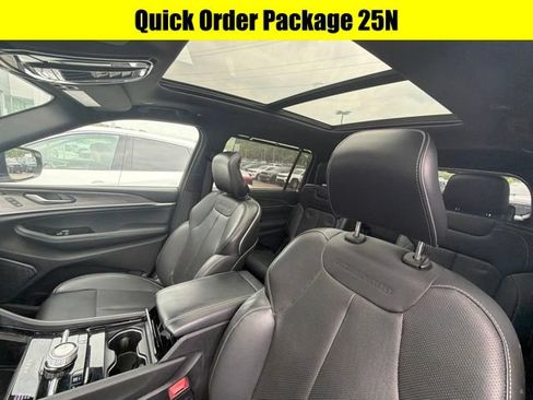Used 2023 Jeep Grand Cherokee L Overland w/ Luxury Tech Group IV AWD/4WD image 11