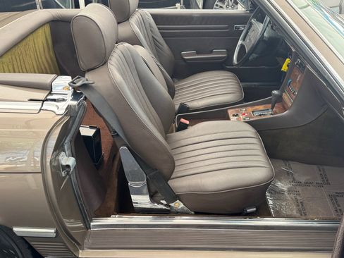 Used 1987 Mercedes-Benz 560 SL image 16