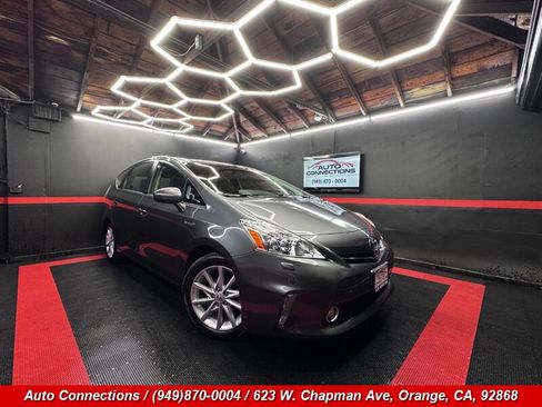 Used 2012 Toyota Prius V Five FWD image 1
