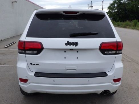 Used 2018 Jeep Grand Cherokee Altitude image 3