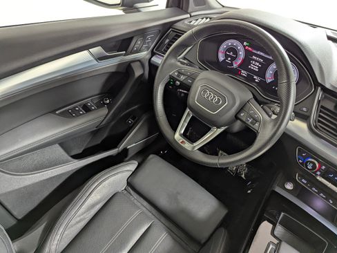 Certified 2025 Audi Q5 Prestige AWD/4WD image 9