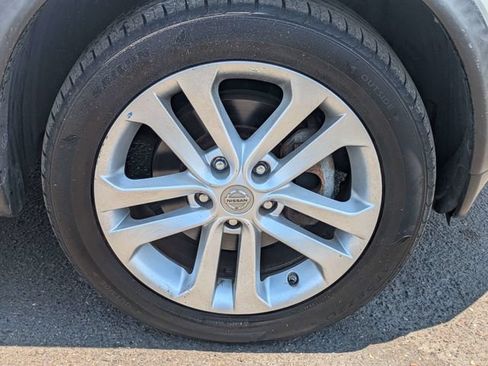 Used 2011 Nissan Juke SV FWD image 11