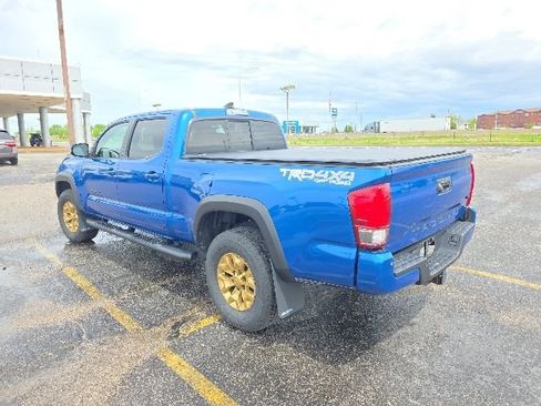 Used 2016 Toyota Tacoma TRD Off-Road w/ Premium & Technology Package AWD/4WD image 3