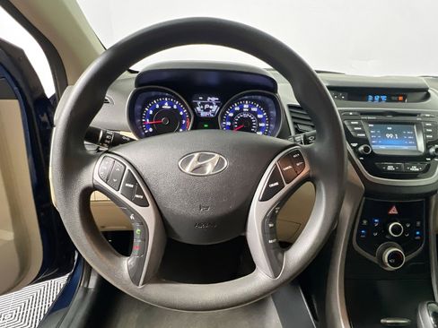 Used 2015 Hyundai Elantra SE w/ Option Group 02 FWD image 17