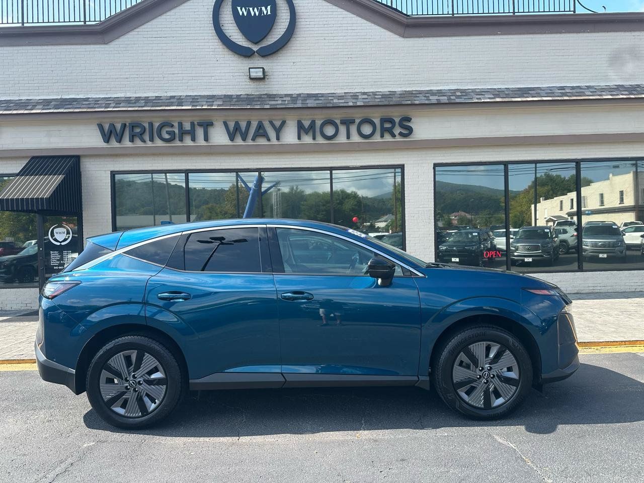 Used 2025 Nissan Murano SL AWD/4WD image 2