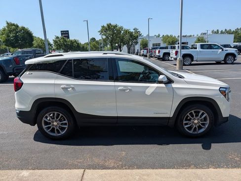 Used 2023 GMC Terrain SLT AWD/4WD image 9