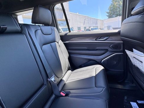 New 2026 Jeep Grand Cherokee L Limited AWD/4WD image 22