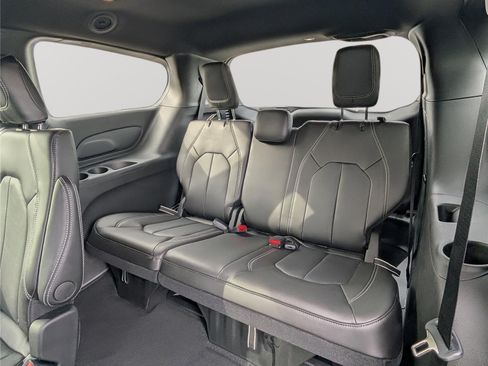 New 2026 Chrysler Pacifica Select FWD image 9