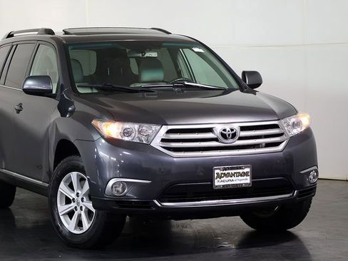Used 2012 Toyota Highlander SE w/ Tow Pkg AWD/4WD image 6