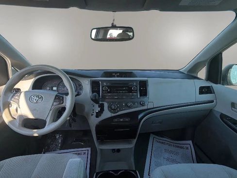 Used 2011 Toyota Sienna LE w/ Towing Pkg FWD image 9