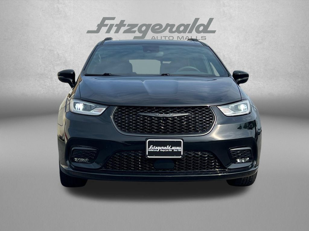 Used 2025 Chrysler Pacifica Limited FWD image 6