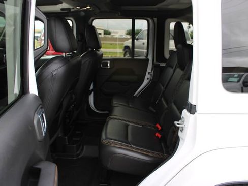 Used 2021 Jeep Wrangler Unlimited Sahara AWD/4WD image 14