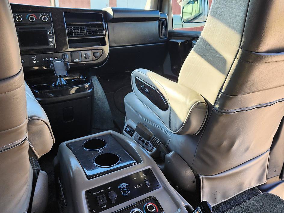 Used 2017 GMC Savana 2500 Extended RWD image 10