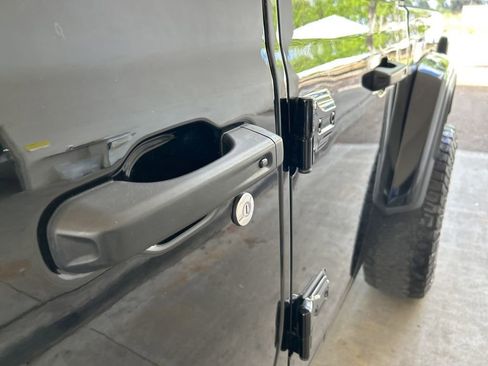 Used 2024 Jeep Gladiator Sport image 16