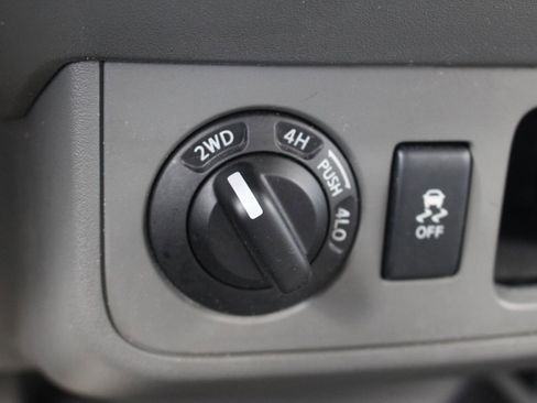 Used 2016 Nissan Frontier SV AWD/4WD image 23
