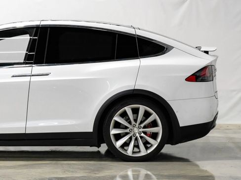 Used 2016 Tesla Model X P90D image 11