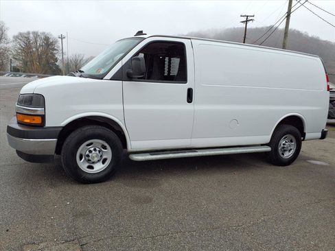 Used 2024 Chevrolet Express 2500 w/ Driver Convenience Package image 4