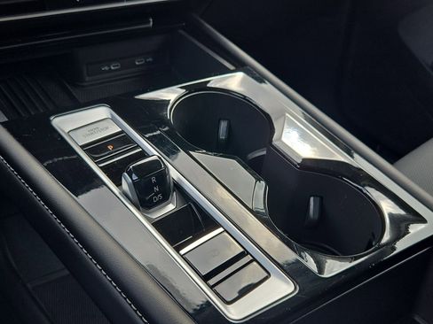 Used 2025 Volkswagen Atlas SE image 26