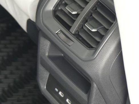 New 2026 Volkswagen Taos SE FWD image 17