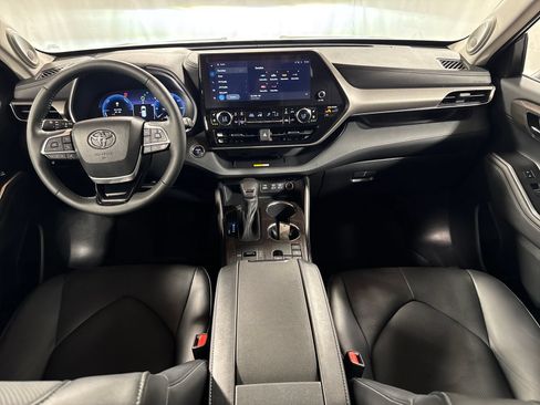 Used 2023 Toyota Highlander Limited AWD/4WD image 4