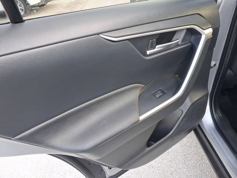 Used 2020 Toyota RAV4 XLE Premium FWD image 14