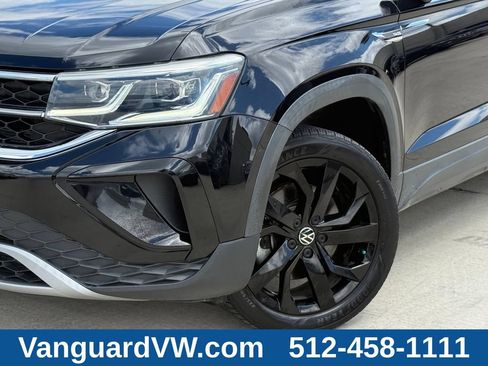Used 2022 Volkswagen Taos SEL w/ Panoramic Sunroof Package FWD image 5