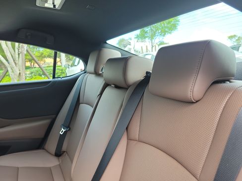 Used 2024 Lexus ES 350 w/ Premium Package FWD image 12