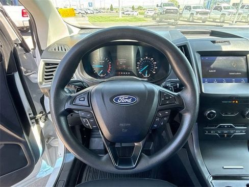 Used 2020 Ford Edge SE image 12