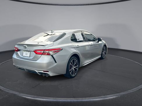 Used 2019 Toyota Camry SE FWD image 11