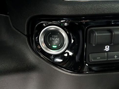 Used 2025 Chevrolet Silverado 2500 LT image 25