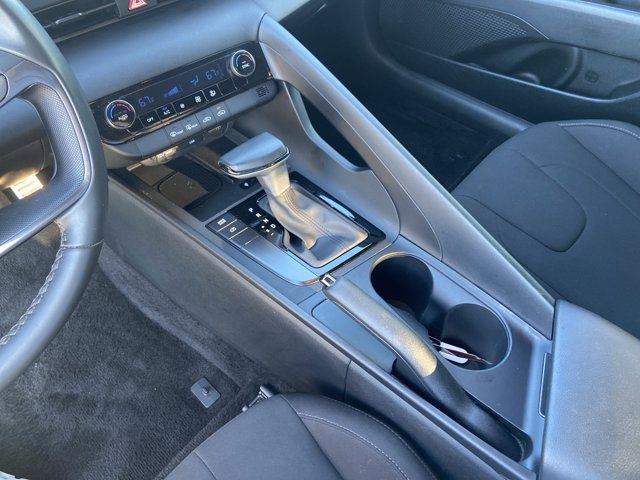Used 2025 Hyundai Elantra Sport FWD image 24