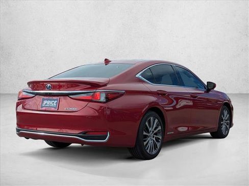 Used 2019 Lexus ES 300h w/ Premium Package image 5