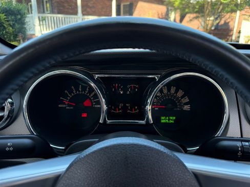 Used 2009 Ford Mustang GT RWD image 40