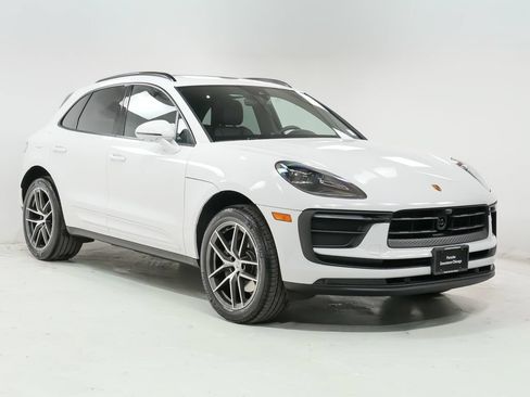 Certified 2026 Porsche Macan AWD/4WD image 7