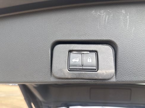 Certified 2025 Nissan Rogue SV image 35