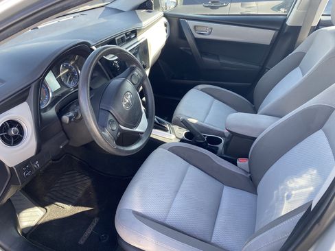 Used 2018 Toyota Corolla LE w/ Carpet Mat Package (TMS) FWD image 10