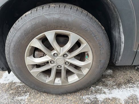 Used 2019 Hyundai Santa Fe SE image 9