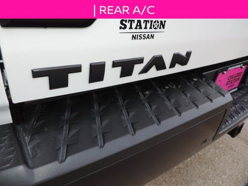 Used 2023 Nissan Titan PRO-4X AWD/4WD image 13