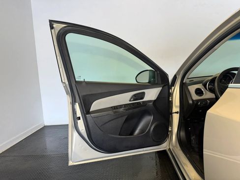 Used 2012 Chevrolet Cruze LS w/ Connectivity Package FWD image 7