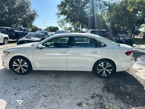 Used 2022 Volkswagen Passat 2.0T SE FWD image 17