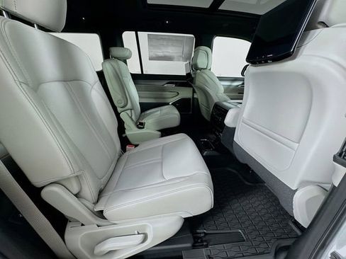New 2025 Jeep Wagoneer Series II image 34