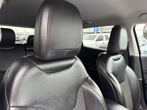 Used 2021 Jeep Compass Latitude image 14