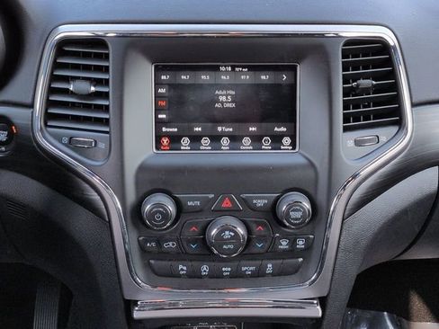 Used 2021 Jeep Grand Cherokee Laredo w/ Security & Convenience Group image 21