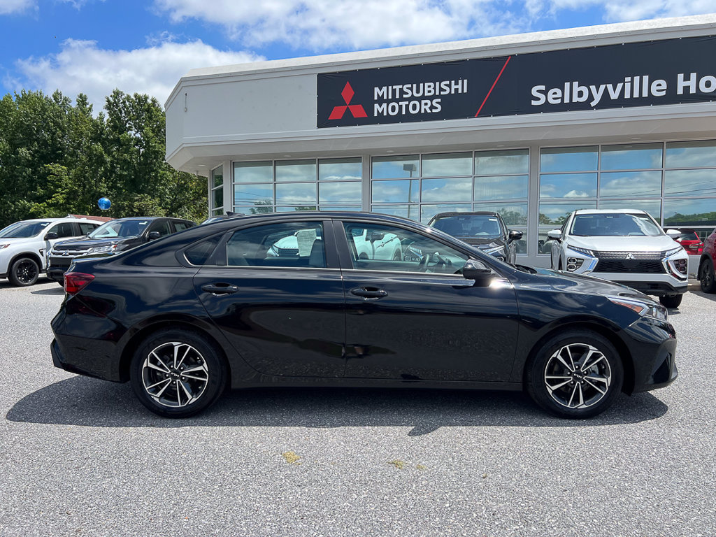 Used 2023 Kia Forte LXS FWD image 6