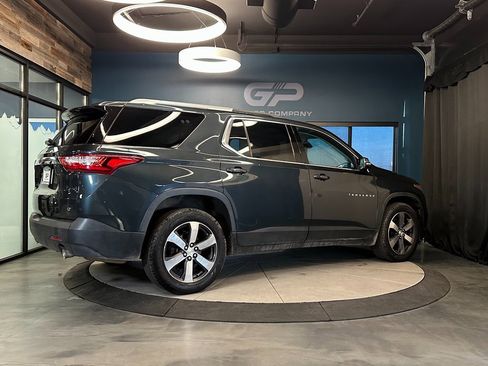 Used 2018 Chevrolet Traverse LT image 3