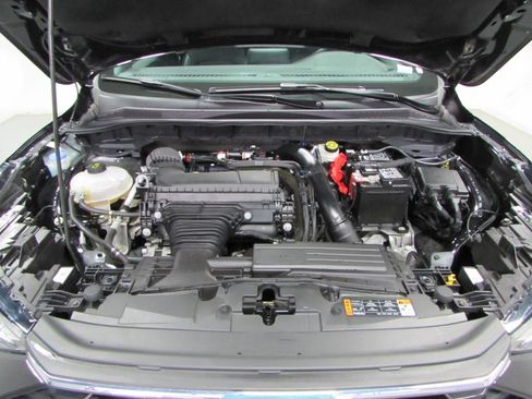 Certified 2025 Ford Escape ST-Line Select AWD/4WD image 10