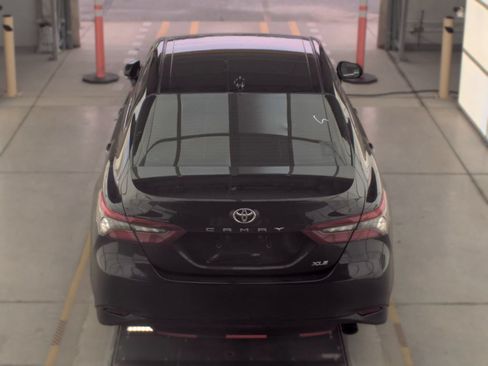 Used 2022 Toyota Camry XLE FWD image 8