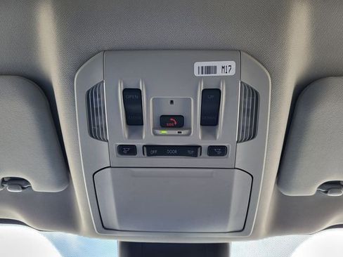 Used 2025 Toyota Highlander XLE image 19